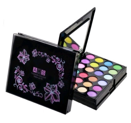 "Exquisite Eyeshadow Palette & Concealer Set"