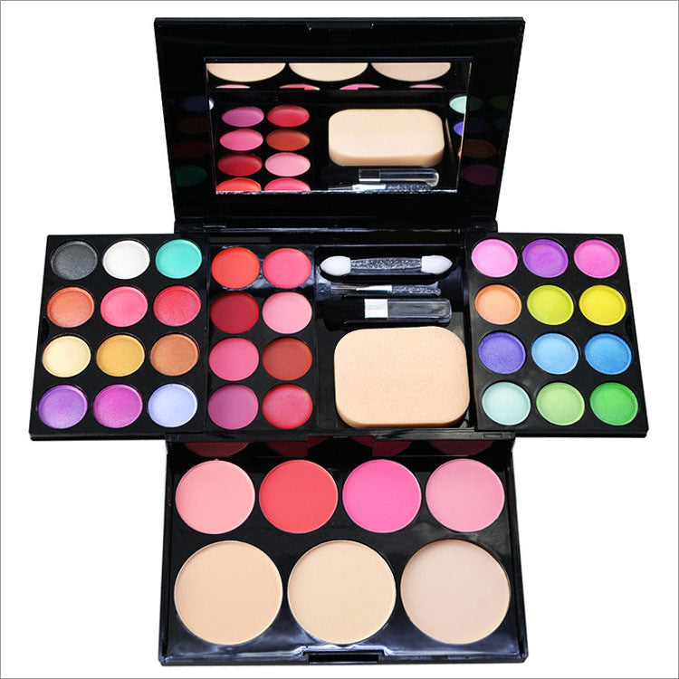 "Exquisite Eyeshadow Palette & Concealer Set"